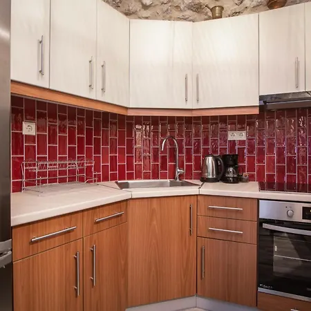 Διαμέρισμα αρχοντικό γκιντώνη *